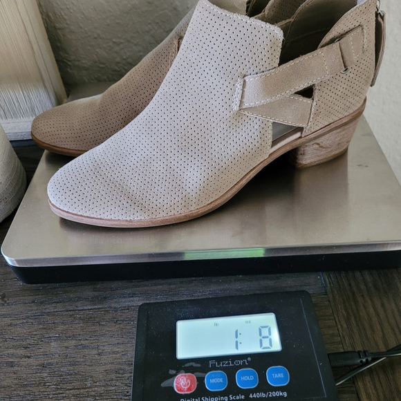 NWOT Dolce Vita Koree Ankle Booties Suede Light Taupe Grey Boots Shoes Size 8 - Picture 10 of 10